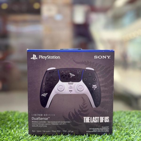دسته بازی ps5 باندل last of us